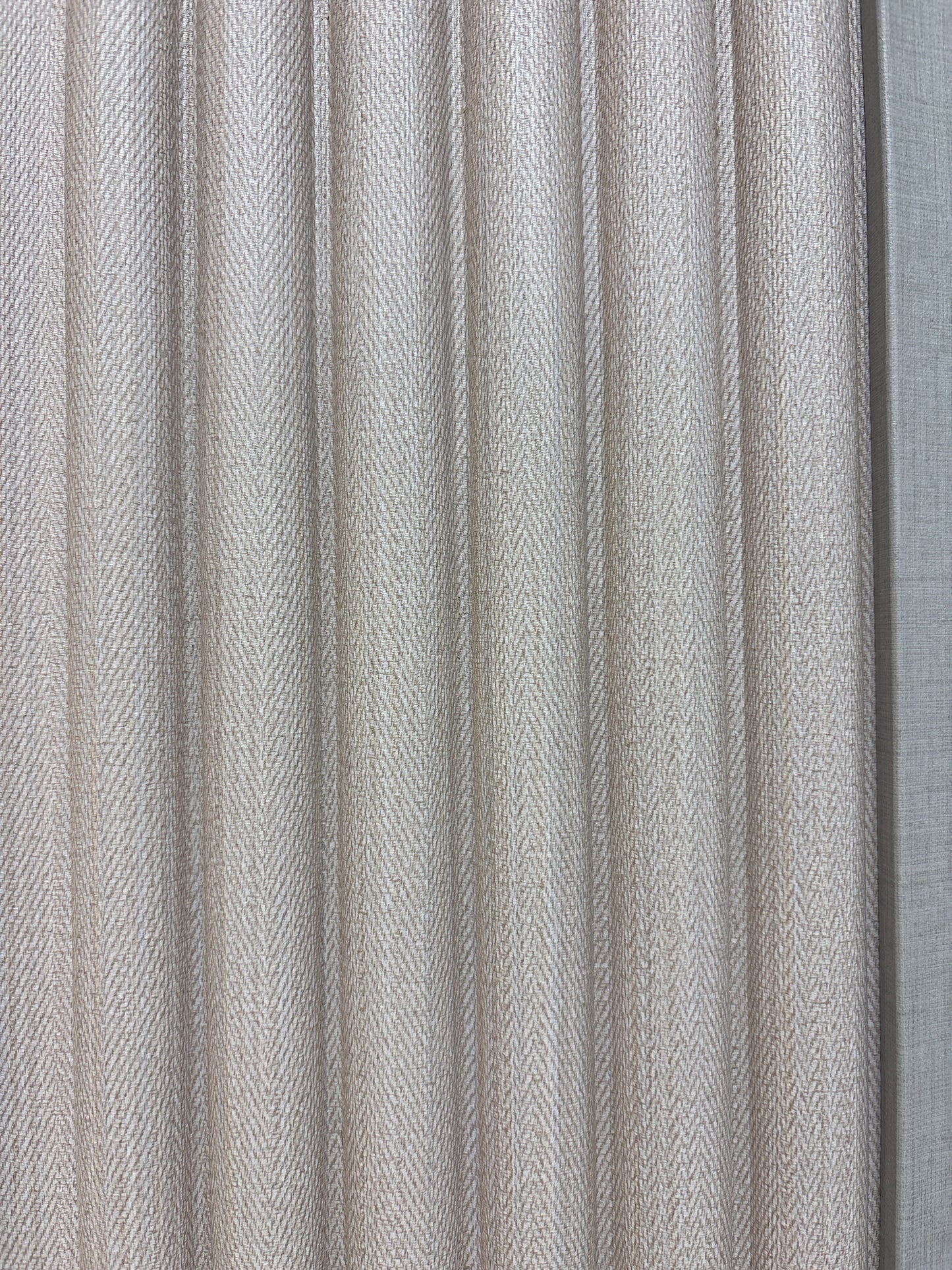 158-385 brown lineup חיפוי קיר דמוי בד – גוון חום אפרפר