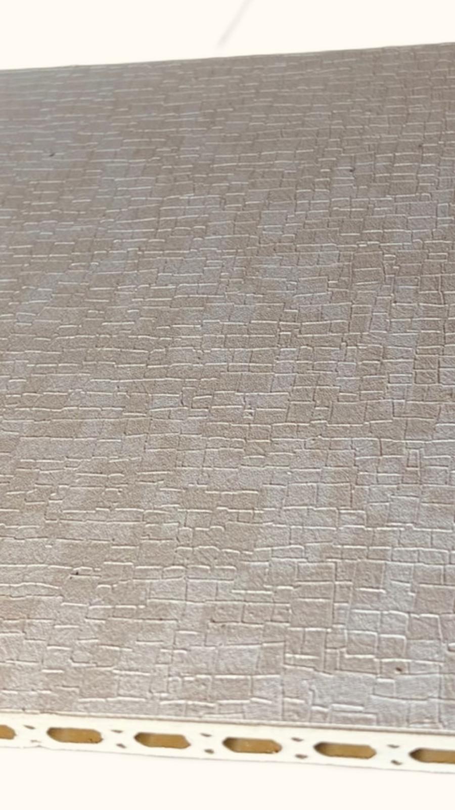 לוח חיפוי דגם 99004 – מראה בד בגוון בז’ מבריק