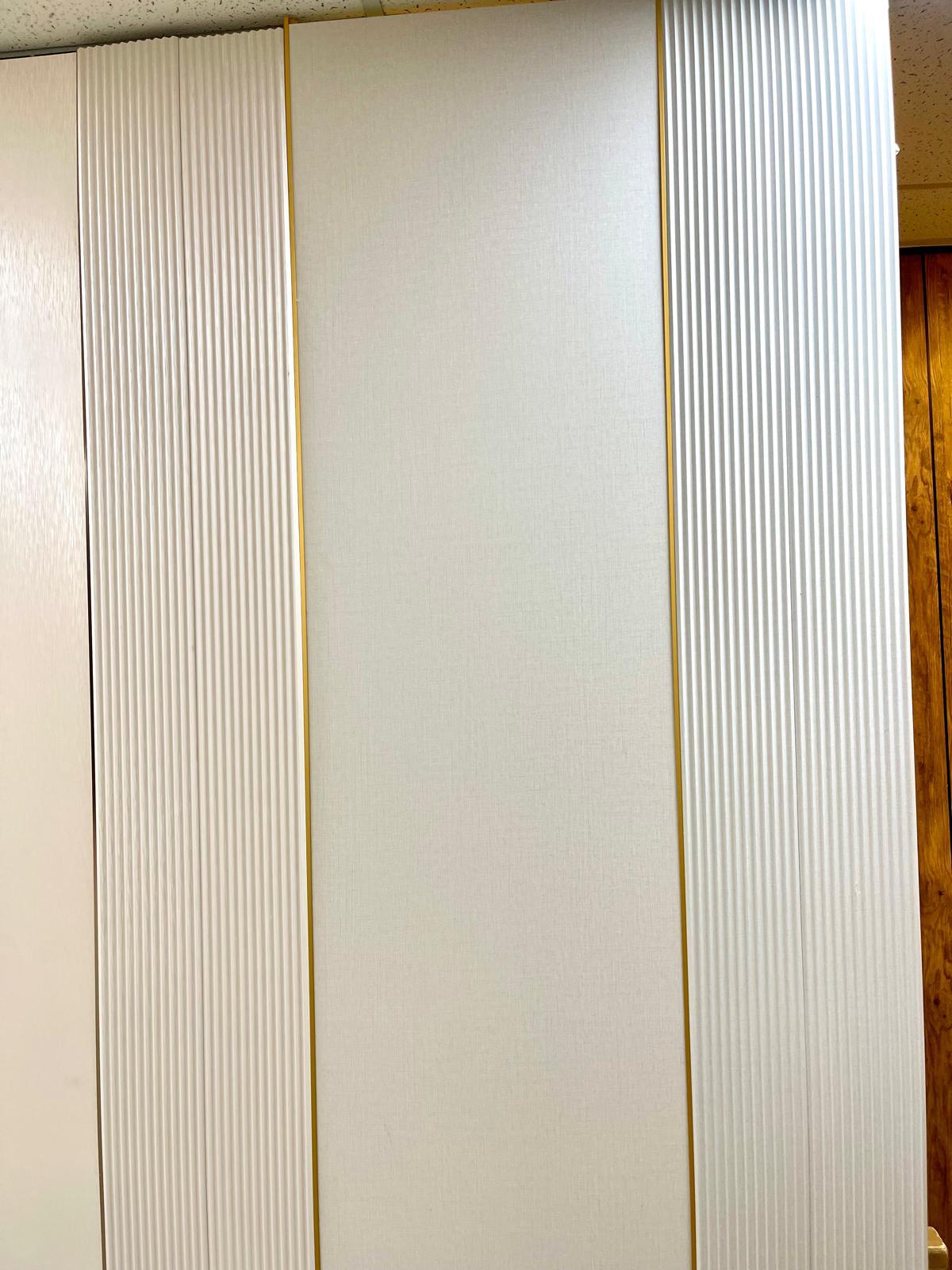 P143 לוח חיפוי קיר 280×120×0.5 ס"מ – גוון פנינה
