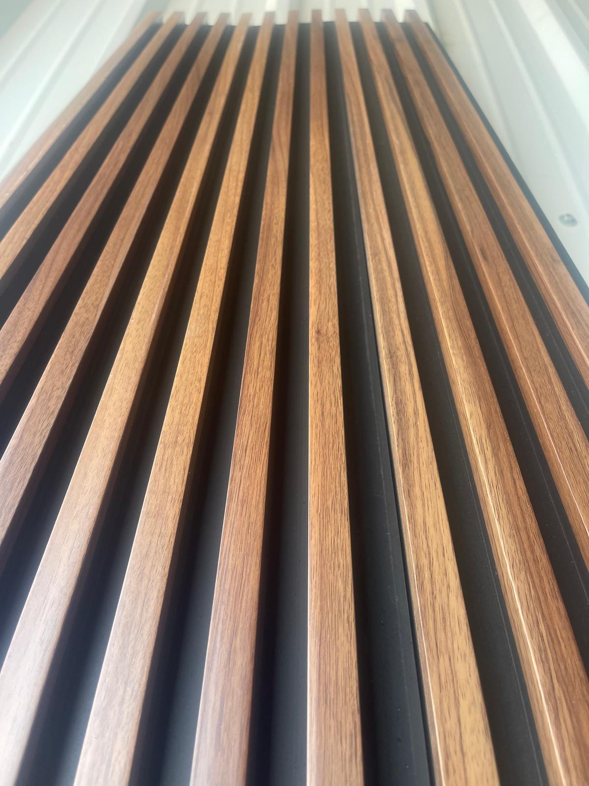 Wood with black lineup סרגל דמוי עץ עם פסי הדגשה שחורים