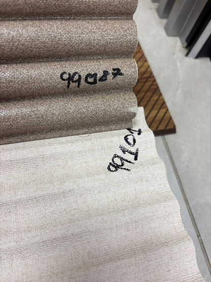 חיפוי קיר דמוי בד בגוון חום מנצנץ | דגם 99087