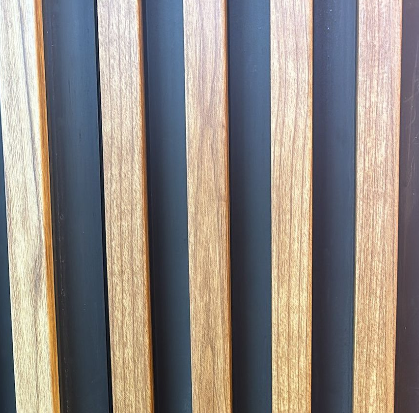 Wood with black lineup סרגל דמוי עץ עם פסי הדגשה שחורים
